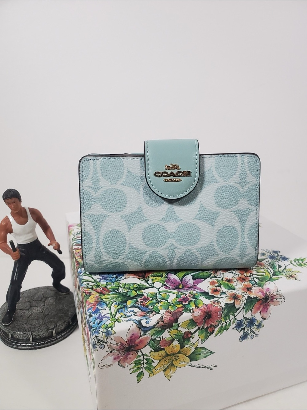 NWT Coach Medium Corner Zip Wallet